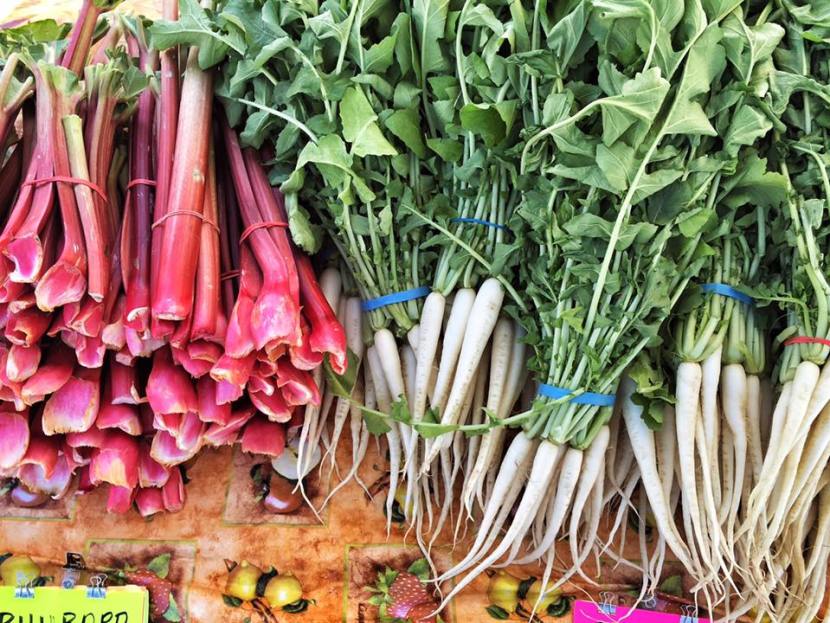 farmers-market-candc-carrots